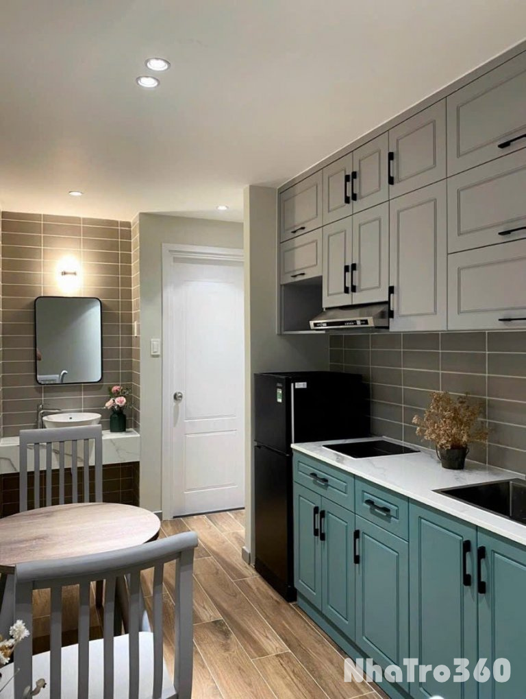 Căn hộ ban công full nội thất - Hồ Hảo Hớn, Quận 1