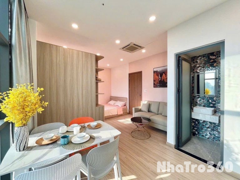 Căn Hộ Ban Công View Thoáng Gần Phố Đi Bộ