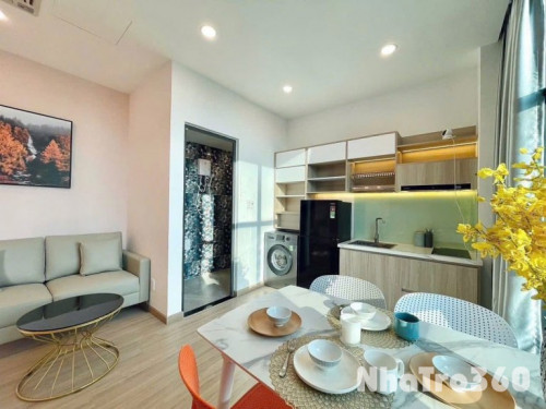 Căn Hộ Ban Công View Thoáng Gần Phố Đi Bộ