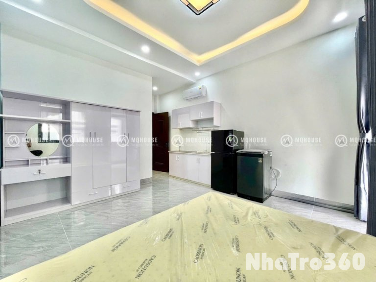 Phòng full nội thất, ban công, cửa sổ, studio