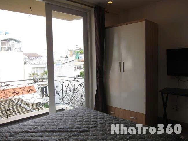 Cho thuê căn hộ ban công, Q3 || đường Lý Chính Thắng || gần chợ Tân Định, Công Viên Lê Văn Tám, cầu Kiệu