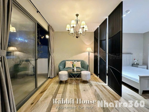 Căn hộ cho thuê ngay trung tâm quận 10 có cửa sổ, bancol đầy đủ, phòng như penthouse