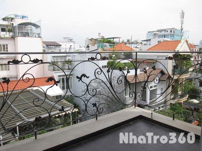 Cho thuê căn hộ ban công, Q3 || đường Lý Chính Thắng || gần chợ Tân Định, Công Viên Lê Văn Tám, cầu Kiệu