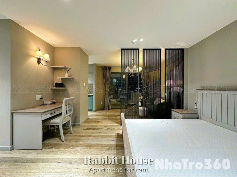 Căn hộ cho thuê ngay trung tâm quận 10 có cửa sổ, bancol đầy đủ, phòng như penthouse
