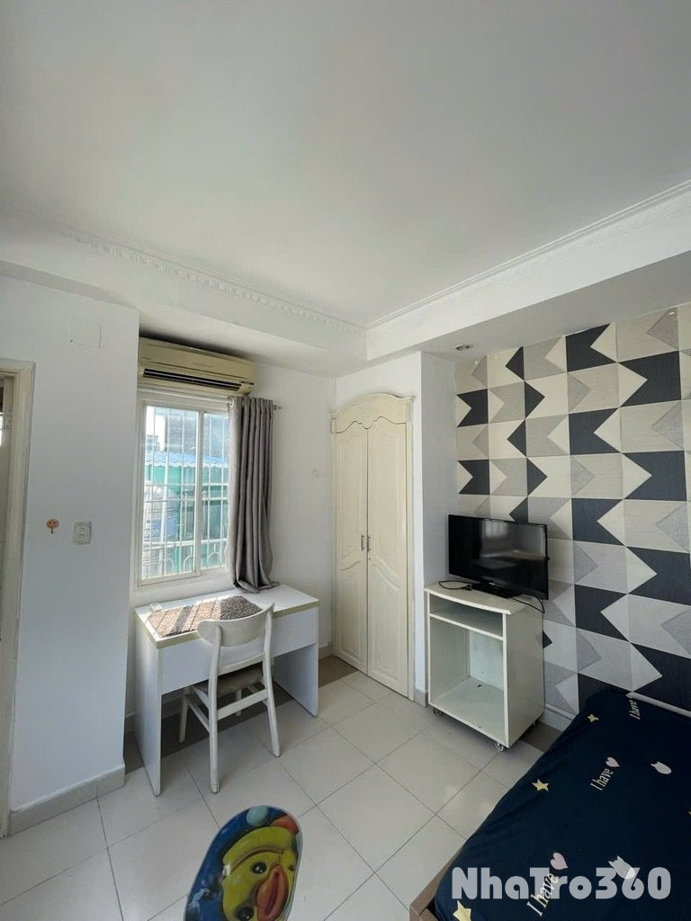 Trống phòng full cửa sổ full nội thất Cô Giang Q1