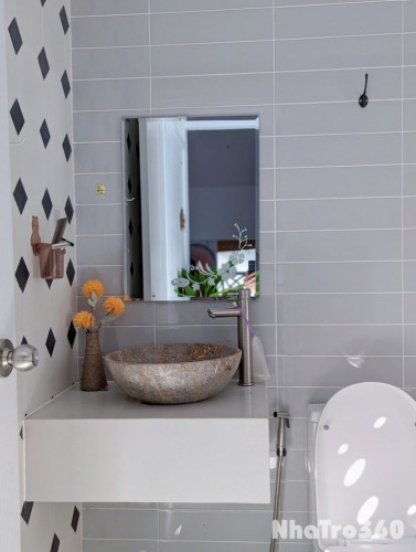 PHÒNG BAN CÔNG FULL NỘI THẤT NGAY SÂN BAY TÂN BINH