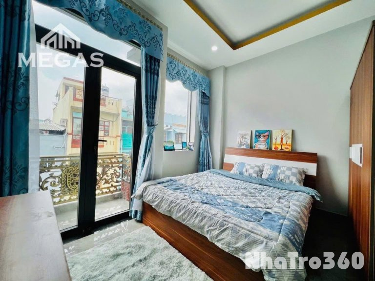 Phòng full nội thất, ban công, thang máy