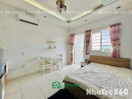 Ban công, cửa sổ lớn, Full nội thất