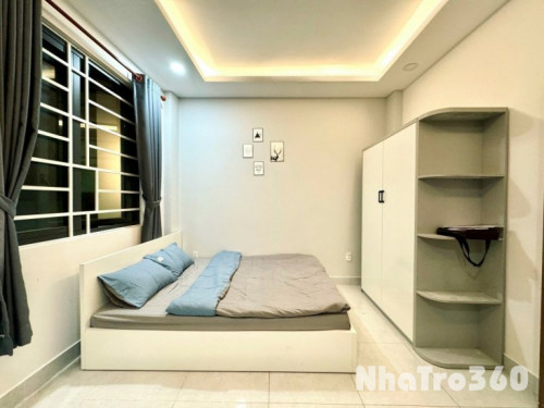Phòng Ban Công , Full Nội Thất , Gần Sân Bay