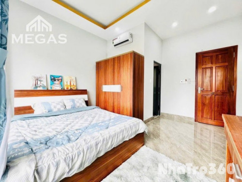 Ngay công viên Phú Lâm, ban công, Full nội thất
