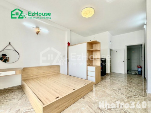 Phòng full nội thất, ban công, tách bếp