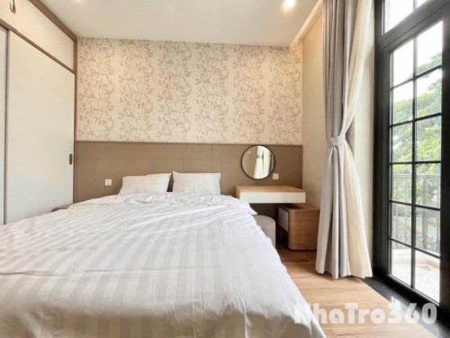 Trống 1PN với chiếc ban công siêu to khổng lồ