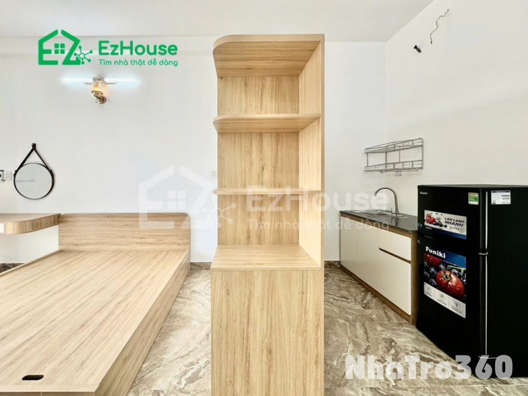 Phòng full nội thất, ban công, tách bếp