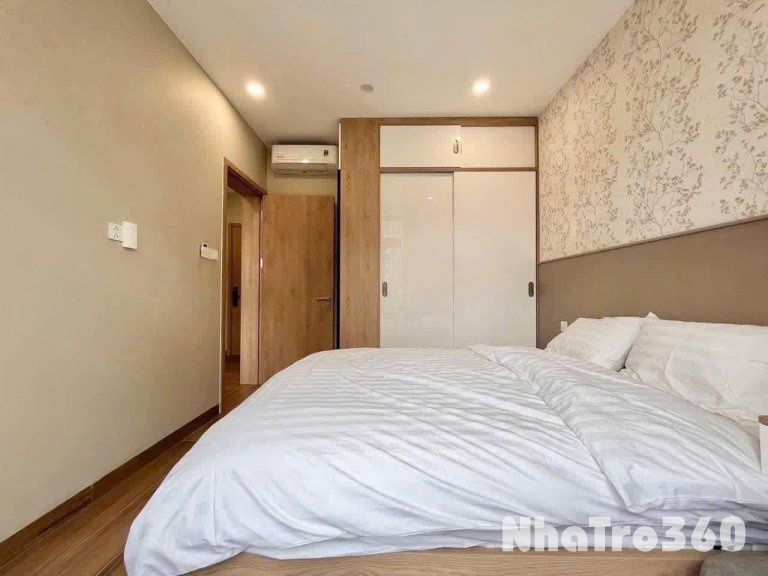 Trống 1PN với chiếc ban công siêu to khổng lồ