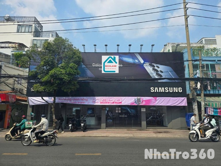 Cho thuê nhà Mặt Tiền Cách Mạng Tháng 8, P.11 Q.3+ Diện tích: 15,5m x 4m -Giá 105 Triệu