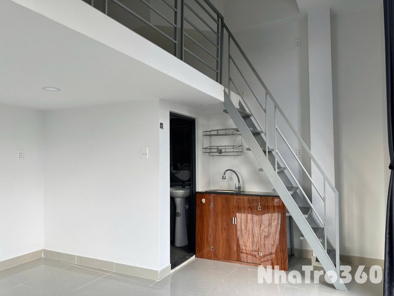 Phòng ban công duplex thoáng mát ngay Chế Lan Viên không giới hạn người ở