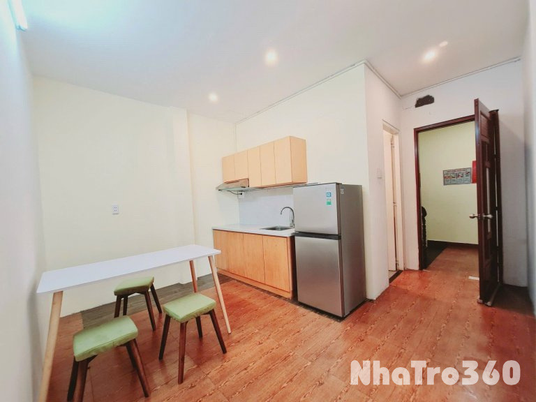 Cho thuê căn hộ 2PN, ban công, Q1 || đường Nguyễn Thị Minh Khai || gần Thảo Cầm Viên, cầu Thị Nghè, Đại học Y Dược