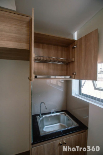 CĂN HỘ CỬA SỔ TÁCH BẾP FULL NỘI THẤT QUẬN 1