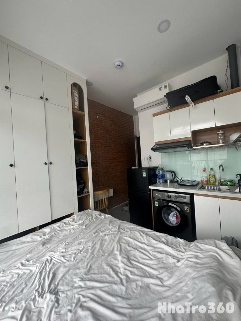 Cho thuê căn hộ ban công, Q1 || đường Nguyễn Trãi || gần ĐH Văn Lang, CV 23 Tháng 9, cầu Ông Lãnh