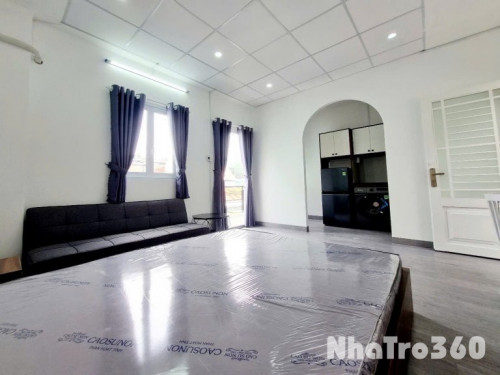 Cho thuê căn hộ Studio Vách ngăn, Ban công, Máy giặt riêng Q10 gần GO Miền Đông, Vạn Hạnh Mall