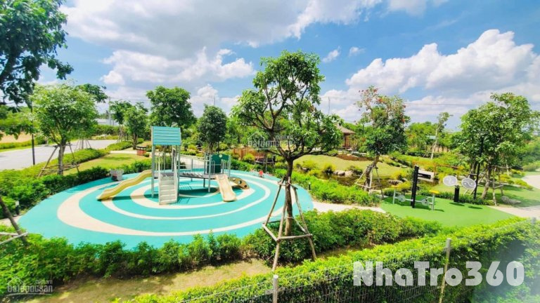 Tự động tạo tài khoản, quản lý tin, đăng tin chuẩn SEO, và kết nối với các kênh mạng xã hội như Facebook, Instagram, YouTube