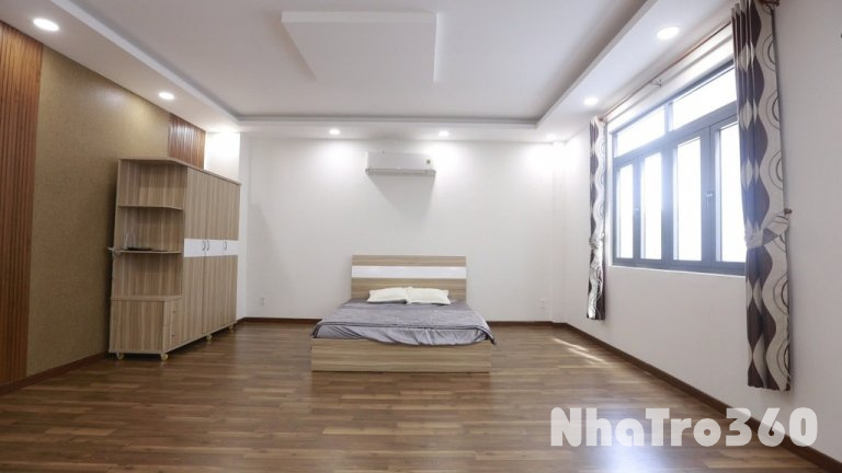 Phòng full nội thất, cửa sổ to, tự do