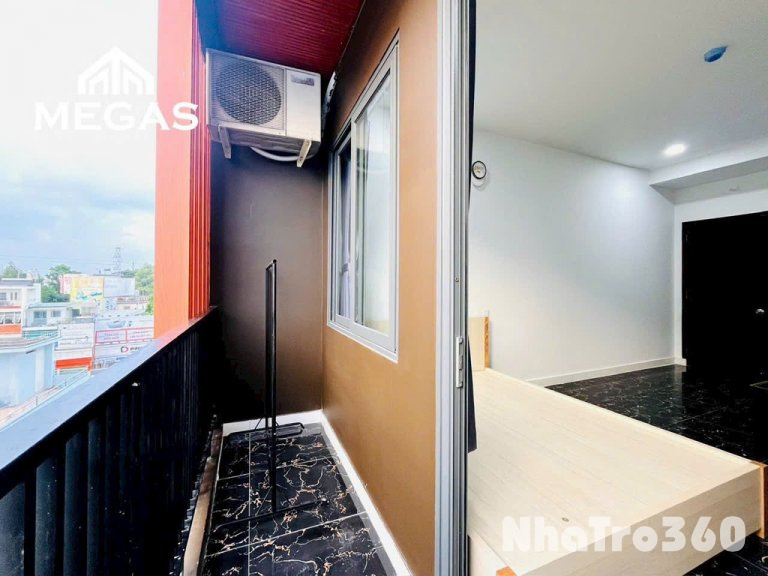 Phòng nét giá mềm Q6 , Full nội thất , bancol to