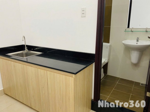 Cho thuê căn hộ tách bếp, Q10 || đường Thành Thái || gần Vạn Hạnh Mall, Nhà Thờ Đồng Tiến, SVĐ Phú Thọ