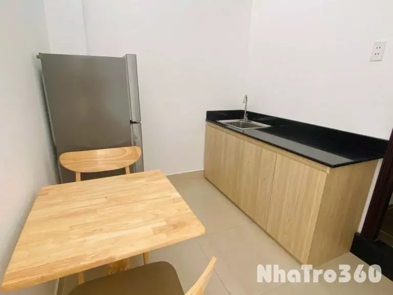Cho thuê căn hộ tách bếp, Q10 || đường Thành Thái || gần Vạn Hạnh Mall, Nhà Thờ Đồng Tiến, SVĐ Phú Thọ
