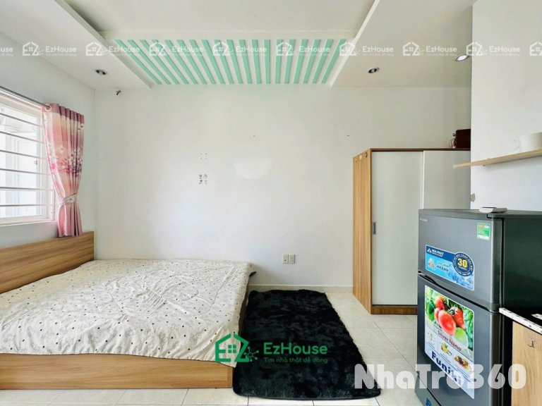 Phòng full nội thất, ban công, cửa sổ, tự do