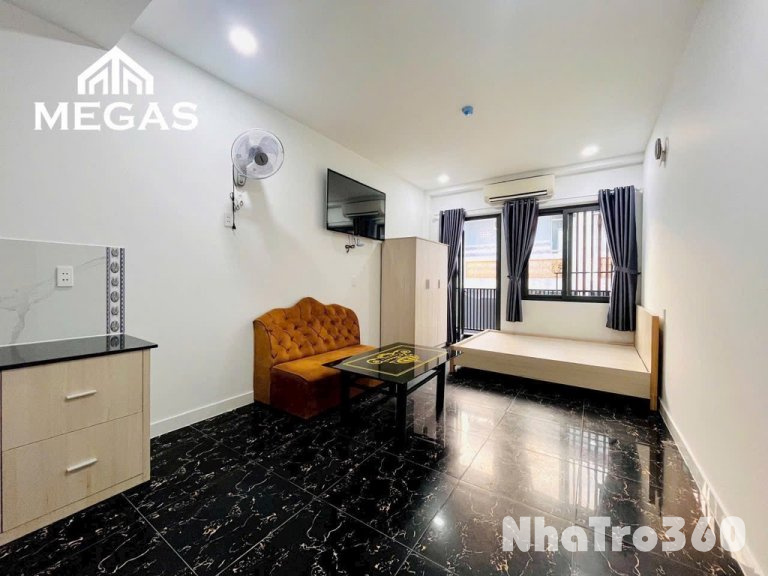 Phòng nét giá mềm Q6 , Full nội thất , bancol to