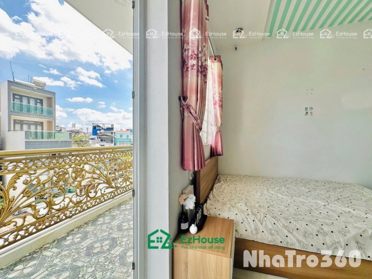 Phòng full nội thất, ban công, cửa sổ, tự do