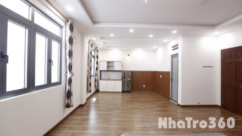 Phòng full nội thất, cửa sổ to, tự do