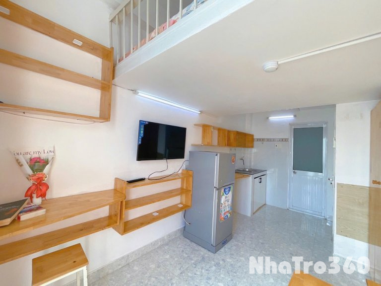 Duplex Ban Công 30m2 ngay Vòng Xoay Lê Văn Sỹ