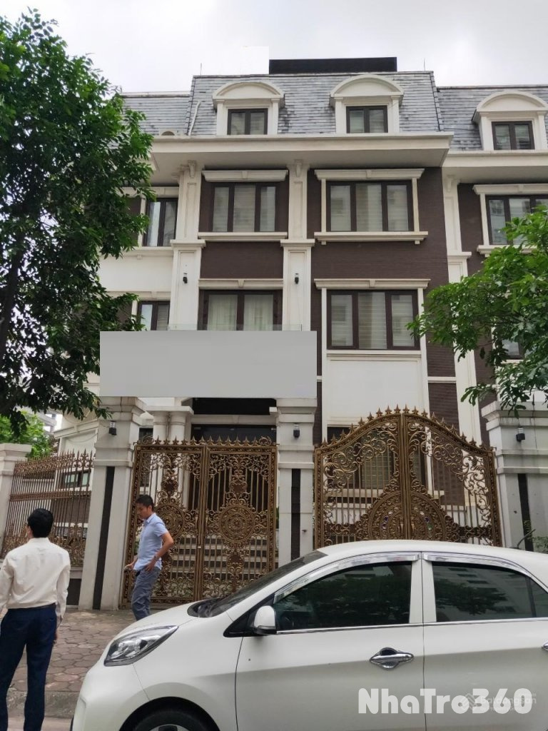 Cho thuê biệt thự Hoàng Quốc Việt, 200m2, 5 tầng lô góc, thang máy