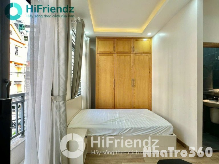 Studio ban công cửa sổ thoáng mát