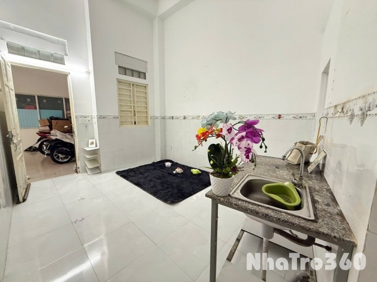 Ngay công viên Phú Lâm, giá mềm, rộng rãi