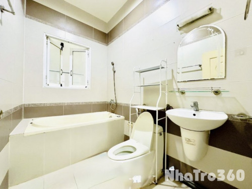 Căn hộ 1PN rộng , có bồn tắm và phòng khách lớn