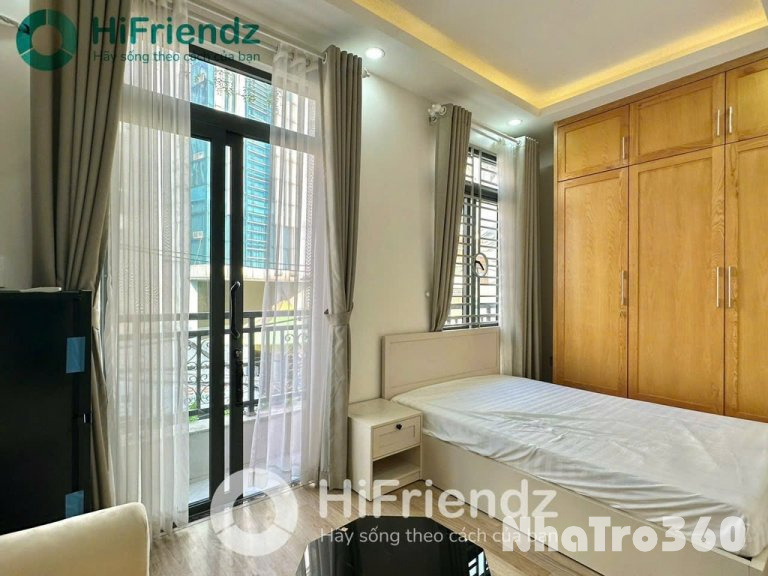 Studio ban công cửa sổ thoáng mát