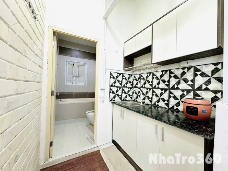 Căn hộ 1PN rộng , có bồn tắm và phòng khách lớn