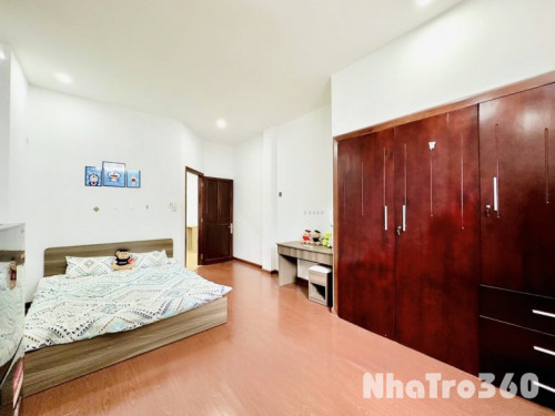 Căn hộ 1PN rộng , có bồn tắm và phòng khách lớn