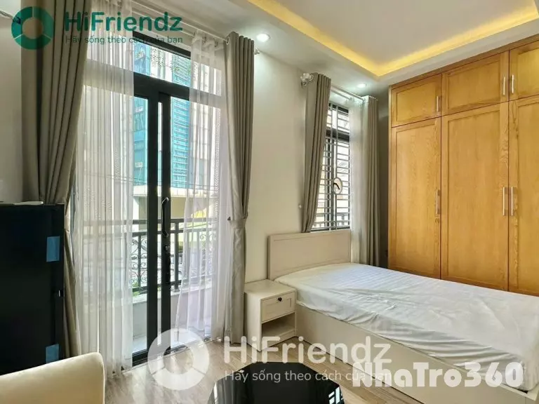 Studio ban công cửa sổ thoáng mát