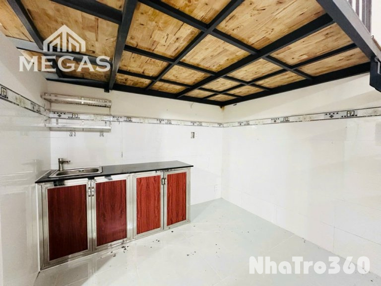 Nhà mới 100%, gác cao, phòng rộng thoáng