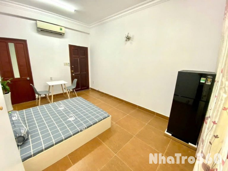 Ban công, tách bếp, kế VHU, rộng thoáng