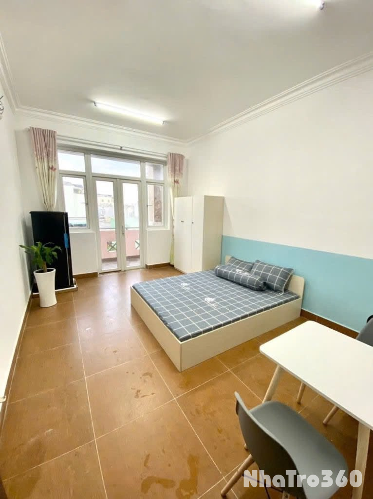 Ban công, tách bếp, kế VHU, rộng thoáng