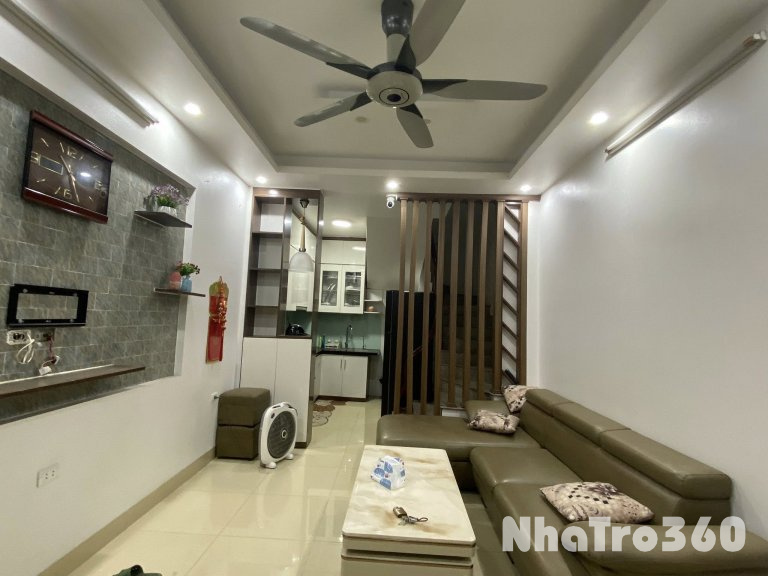 Cho thuê nhà ngõ 541 Lĩnh Nam, 5 tầng, 30m2, 3 ngủ, 11 Triệu