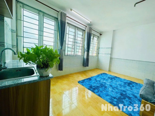 Full nội thất, cửa sổ lớn, rộng thoáng, thang máy