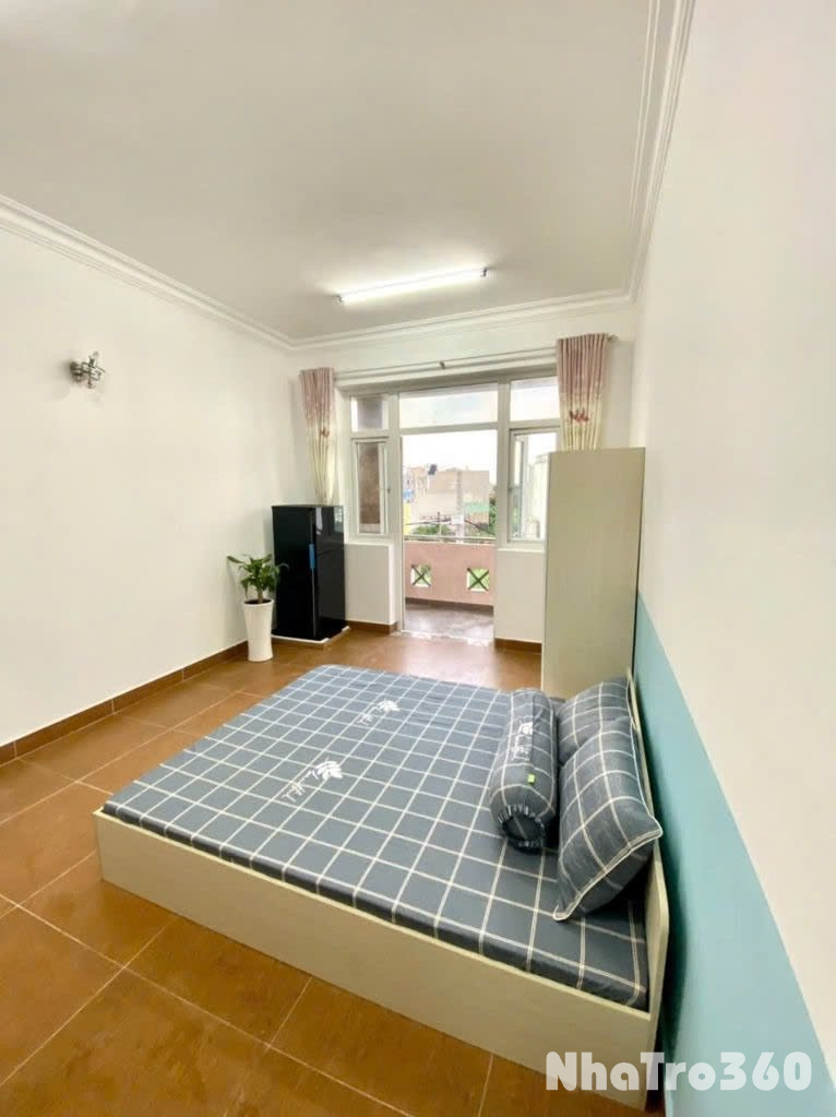 Ban công, tách bếp, kế VHU, rộng thoáng