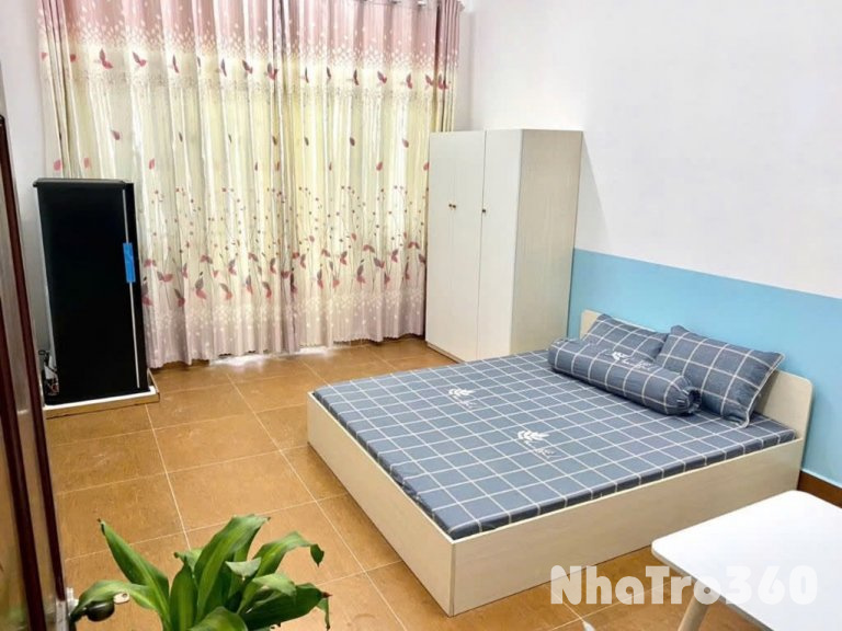 Ban công, tách bếp, kế VHU, rộng thoáng