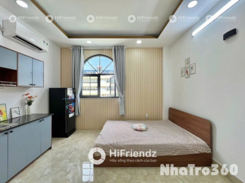 Phòng full nội thất, thang máy, free xe, cửa sổ